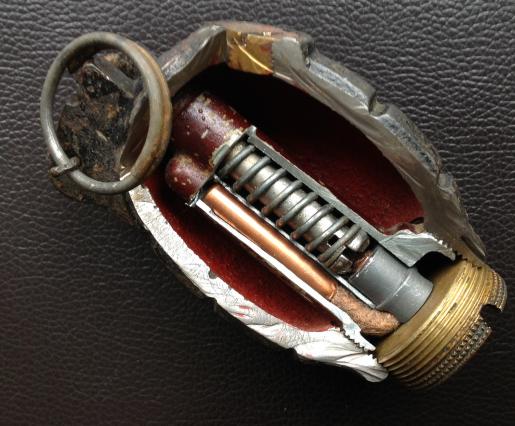 Sectioned Hand Grenage -Mills No5 Mk1