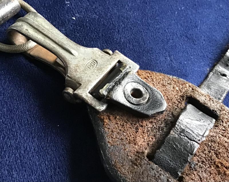 Third Reich SS Dagger Vertical Hanger