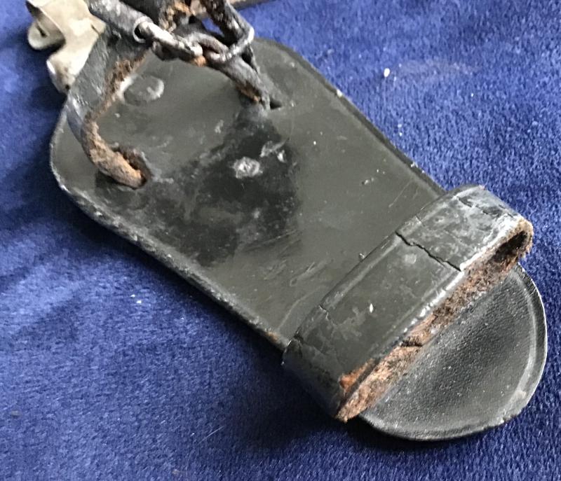 Third Reich SS Dagger Vertical Hanger